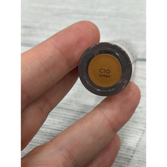 New Makeup Revolution Conceal & Define Infinite C10 Longwear Concealer 9ml - Picture 9 of 9